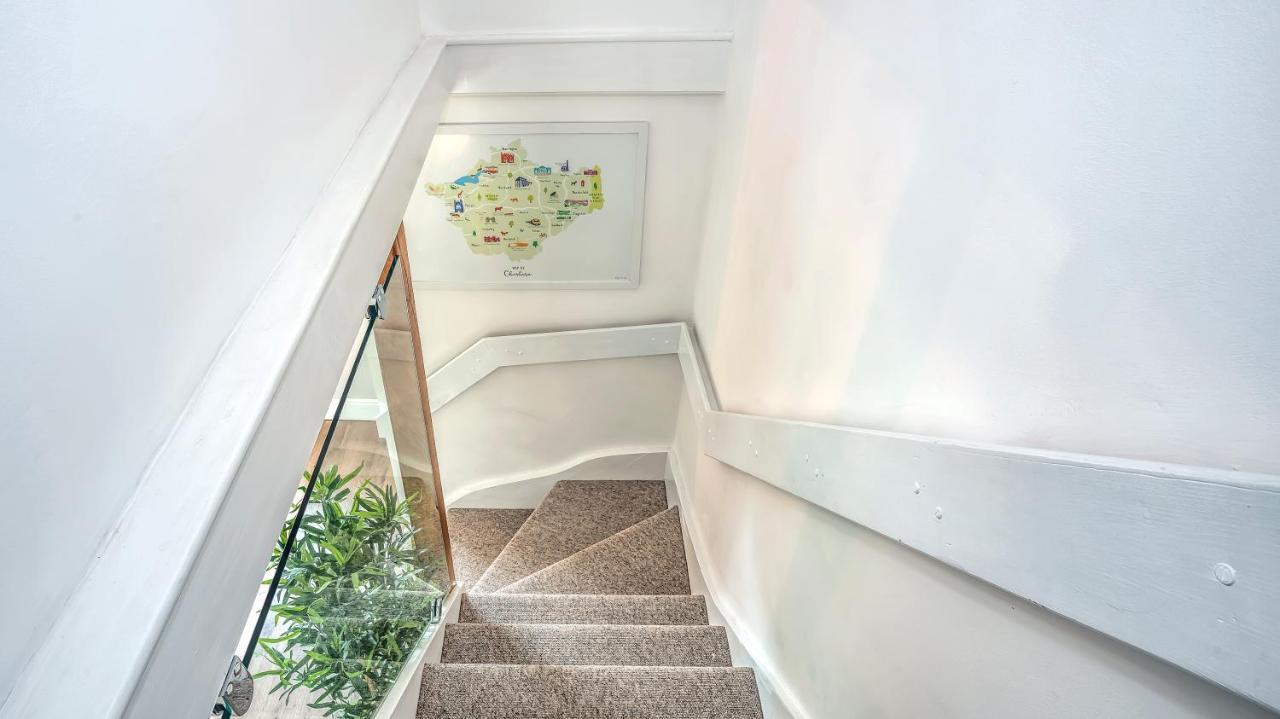 Modern 3-Bed House On Tarporley High Street Villa Exterior photo