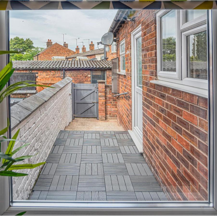 Modern 3-Bed House On Tarporley High Street Villa Exterior photo